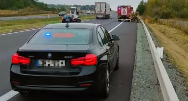 Ciężarówka uderzyła w samochód służb drogowych