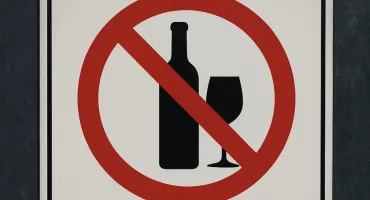Alkohol i ludzie. Czy nocna prohibicja jest potrzebna i u nas