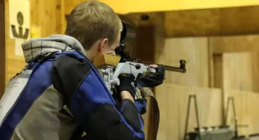 Jak wybrać profesjonalną wyrzutnię do rzutków do strzelnicy? Przewodnik dla właścicieli strzelnic i osób prywatnych