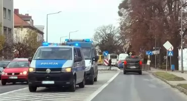 Policja i ambulans na ulicy Bochenka w Trzebnicy. Co tam się stało?