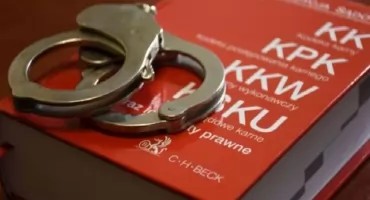 Poszukiwany 26-latek wpadł w mieszkaniu