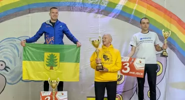 Zwycięstwo i drugi stopień podium