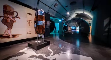 Pierwszy krok pod wodą: replika skafandra Klingerta w Hydropolis