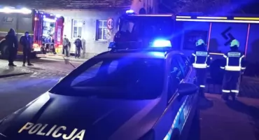 Wybuch i dym spod podłogi. Sąsiad nie reagował na pukanie