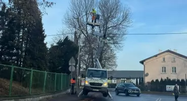 Wymiana oświetlenia ulicznego na energooszczędne w Trzebnicy. Korzyści dla mieszkańców i środowiska naturalnego.