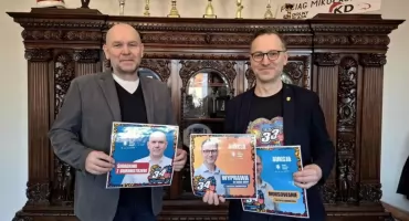 Śniadanie, wyprawa i morsowanie. Burmistrz i zastępca wystawili aukcje