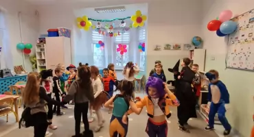 Radosny bal karnawałowy w przedszkolu