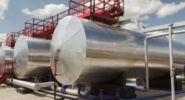 Jak dopasować zbiornik do specyfiki medium i warunków pracy instalacji?