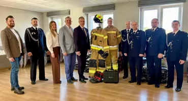 Nowe wyposażenie dla strażaków i służb z gminy