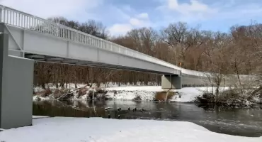 Nowa kładka nad Widawą czeka na łącznik od strony gminy