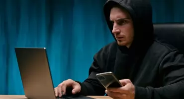 Oszustwo telefoniczne. Senior powiesił pieniądze na ogrodzeniu