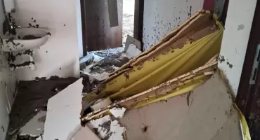 Katastrofa budowlana w świetlicy wiejskiej w Ligocie. Zawalił się strop, wnętrze zostało zalane