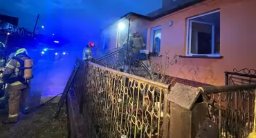 Pies nie mógł wyjść z płonącego domu