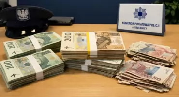 Znalazła sporą gotówkę i oddała ją policjantom. Pieniądze czekają na właściciela