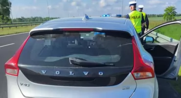 Groźna sytuacja na ekspresówce. Kierowca ledwo zjechał na pas awaryjny