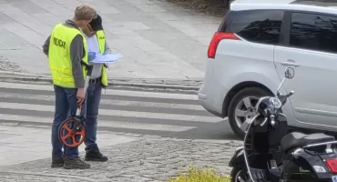 Groźne zdarzenie na rondzie. Motocyklista trafił do szpitala
