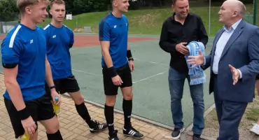 Trener na ławie oskarżonych, dwa tygodnie później Polonia Trzebnica zwalnia Karbownika