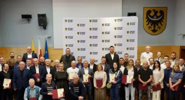Boiska, trybuny, sprzęt – dolnośląskie kluby ze wsparciem samorządu
