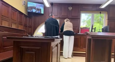 Fikcyjne faktury, prezenty dla burmistrza i komputer przywieziony z domu. Skazana urzędniczka zeznawała w sprawie Karbownika
